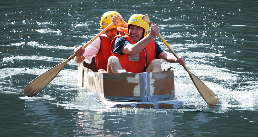 santa-cruz-cardboard-kayak-race-celebrate-the-sinking