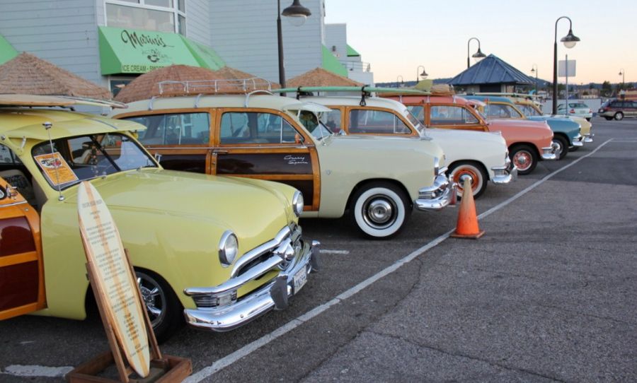 Woodies on the Wharf in front of Marinis