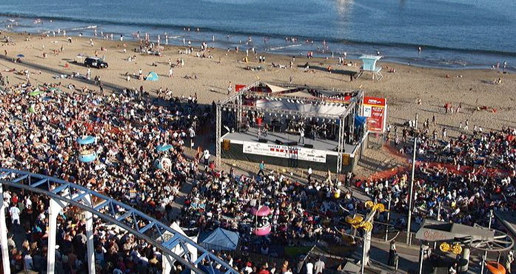 santa cruz beach boardwalk free friday night concerts